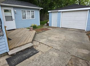 8211 Sycamore Ave, Highland, IN 46322