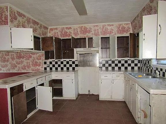 3rd image of 1029 Reams Blvd