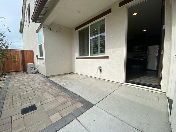 5th image of 664 W Warren Dr
