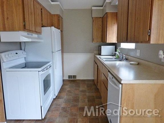 5th image of 23033 Euclid St