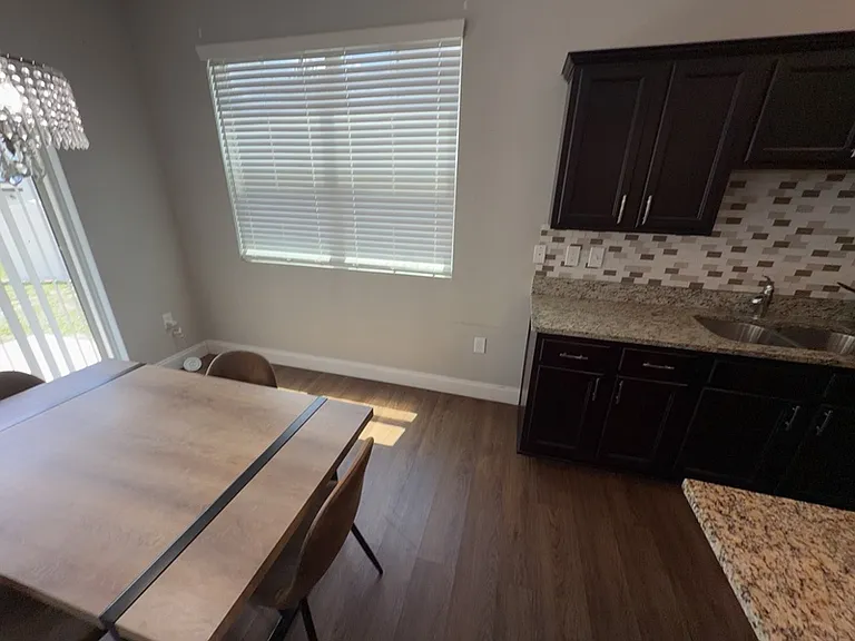 896 Grandin St — Photo 3