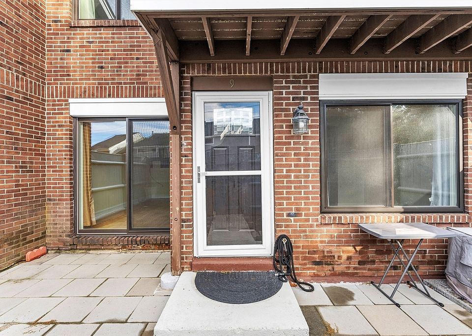 1st image of 9 Rosewood Dr #9