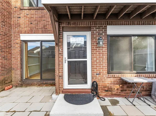 9 Rosewood Dr #9, Stoughton, MA 02072