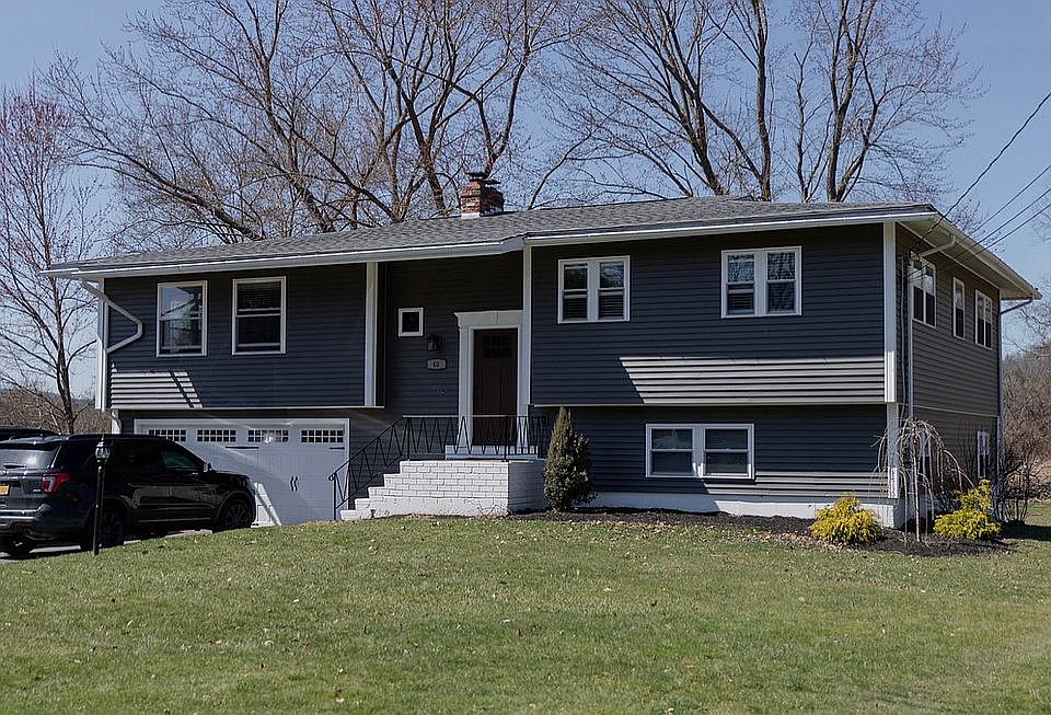 1st image of 40 Orchard Dr