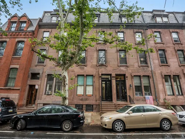2043 Spruce St APT 3R, Philadelphia, PA 19103