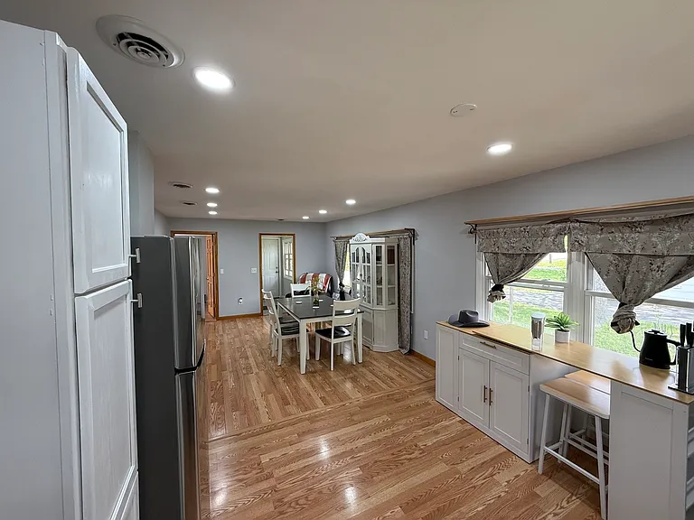 208 W Nippersink Rd — Photo 4