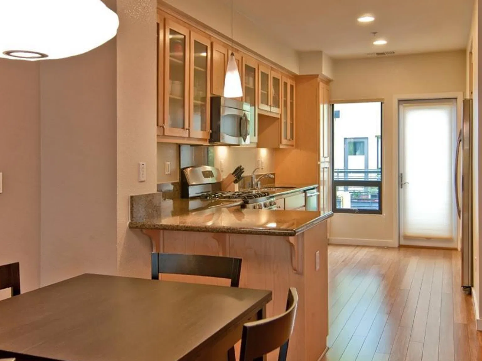 2 bed, 2.5 bath, 1203 sqft, $3,400 — Photo 2