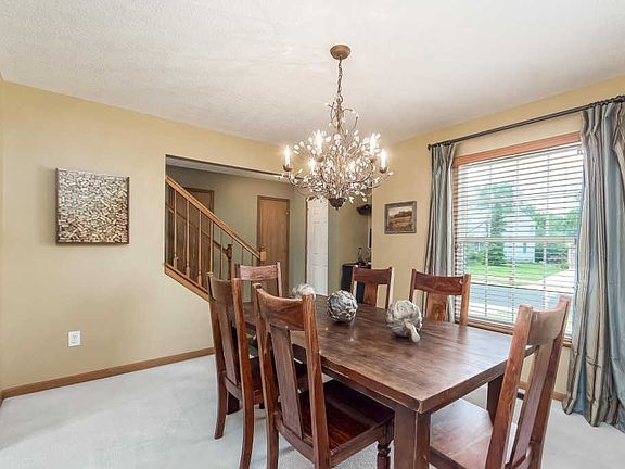 3rd image of 2947 Jamestown Dr