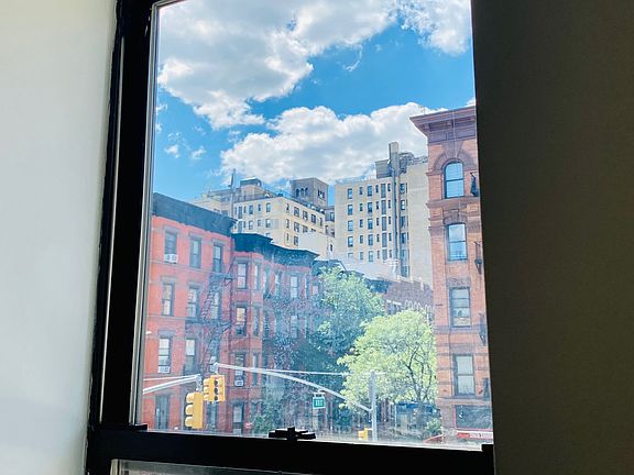 4th image of 483 Amsterdam Ave APT 2