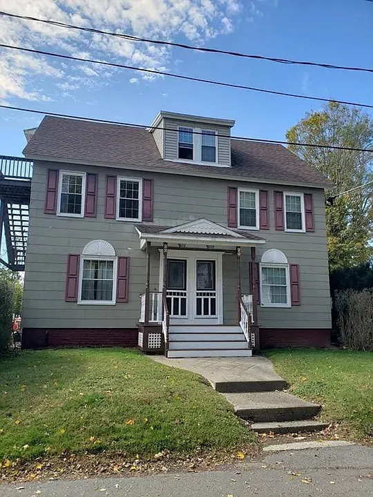 3 bed, 1.5 bath, $2,200 — Photo 1