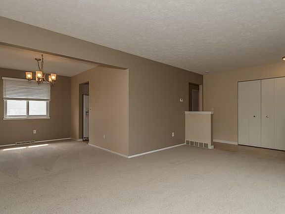 5th image of 580 Saint Lawrence Blvd