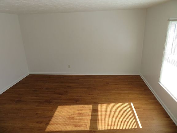 3rd image of 327 Susan Constant Dr