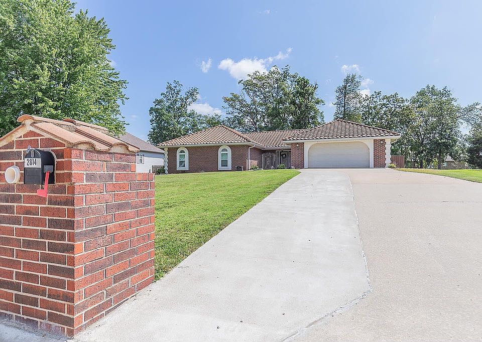 1st image of 2814 Karmen Ln