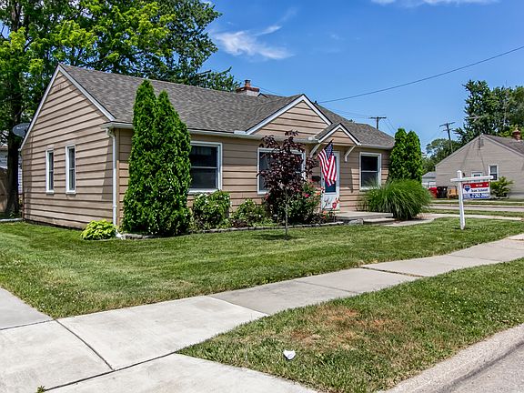 4th image of 19455 Meier St