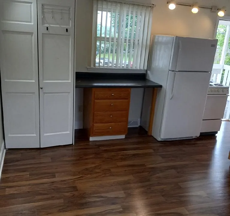 121 Fullmer St #8