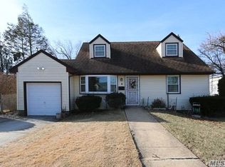 3 Circle Dr, Westbury, NY 11590