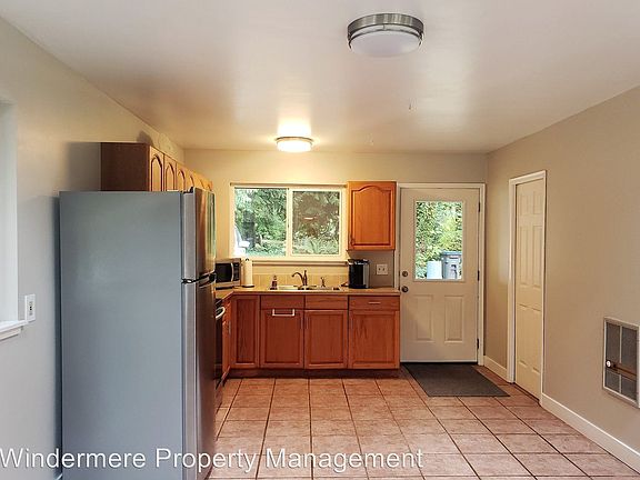 4th image of 20701 Kitsap St NE