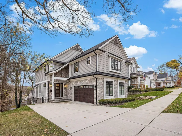 321 W 2nd St, Rochester, MI 48307