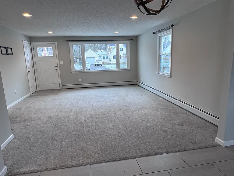 435 Elmwood Dr — Photo 5