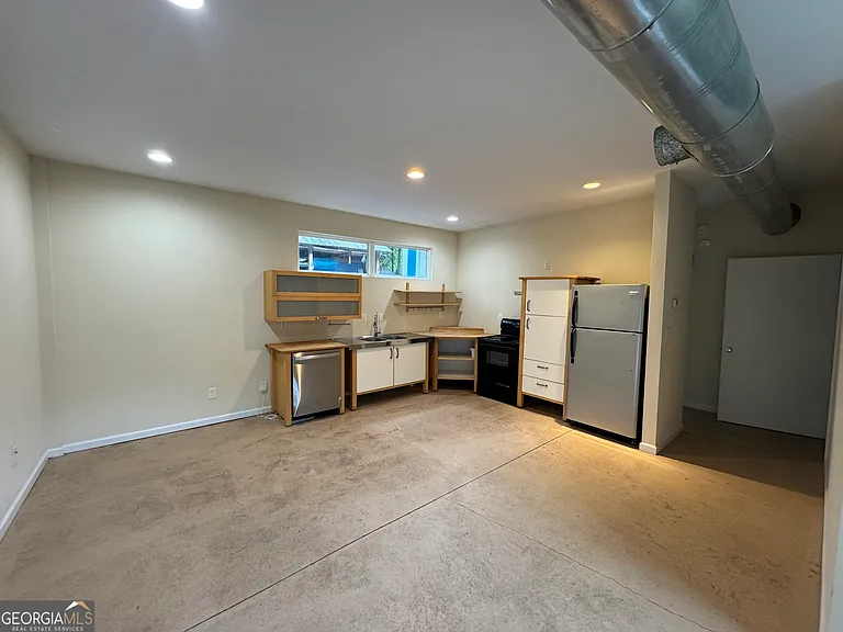 283 Athens Ave — Photo 3