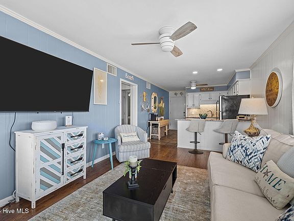 4th image of 301 Commerce Way #101