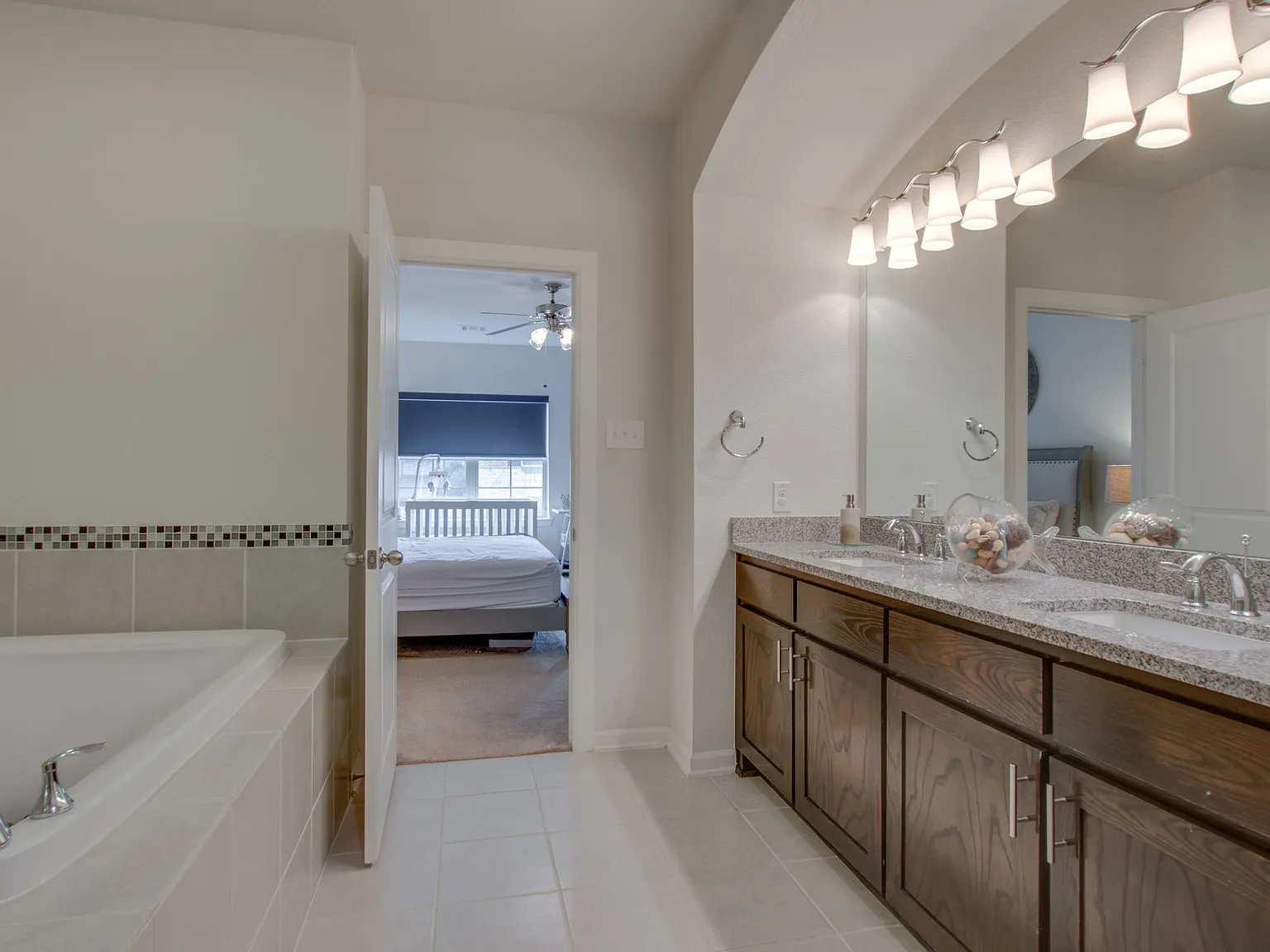 3 bed, 2.5 bath, 2681 sqft, $3,600 — Photo 4