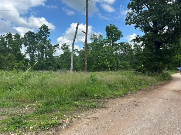 13888 White Oak Ln, Bentonville, AR 72712
