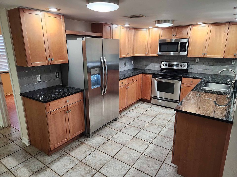 2. 2405 W Mississippi Ave_kitchen_a