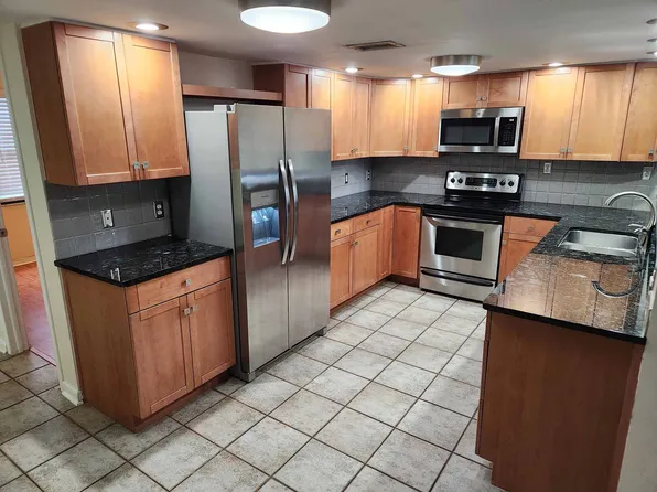 2405 W Mississippi Ave, Tampa, FL 33629