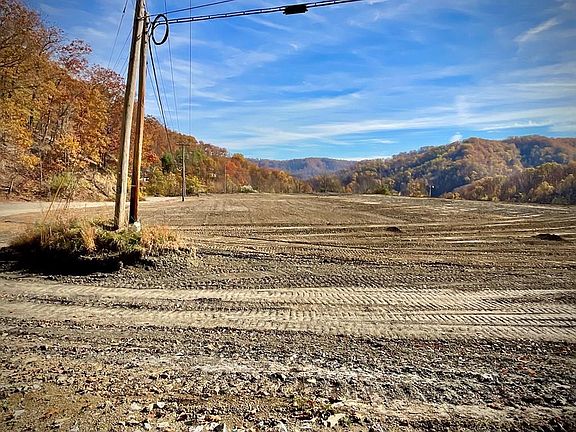 2nd image of 1 E Big Creek Rd