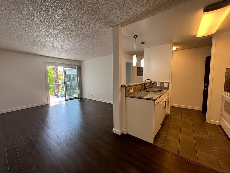 2240 Blake St — Photo 13