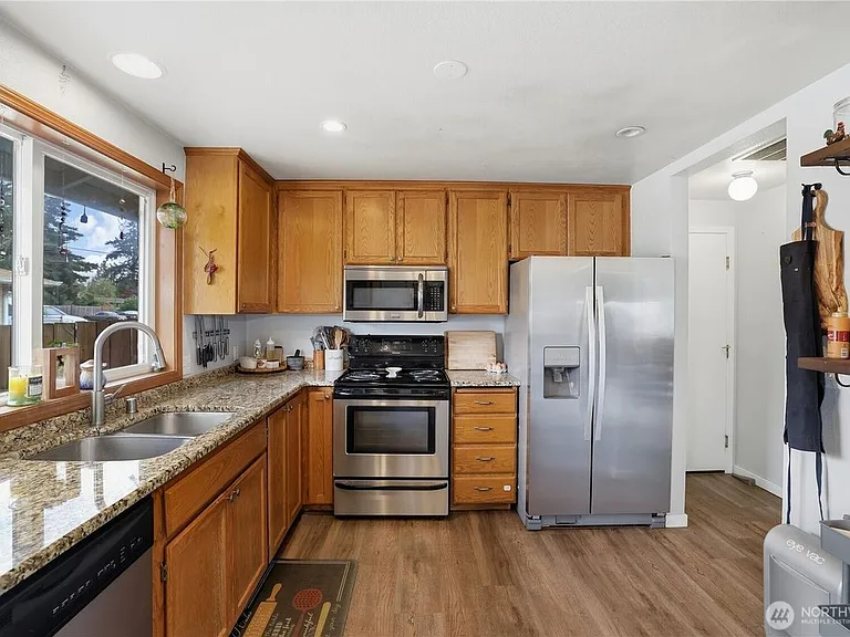 177 132nd St E — Photo 7