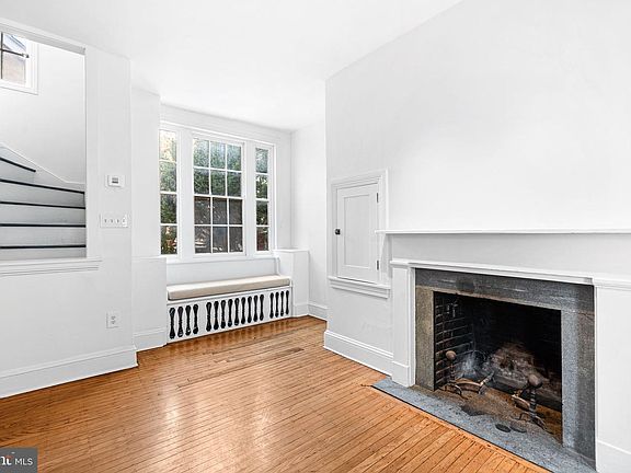 5th image of 1923 Waverly St