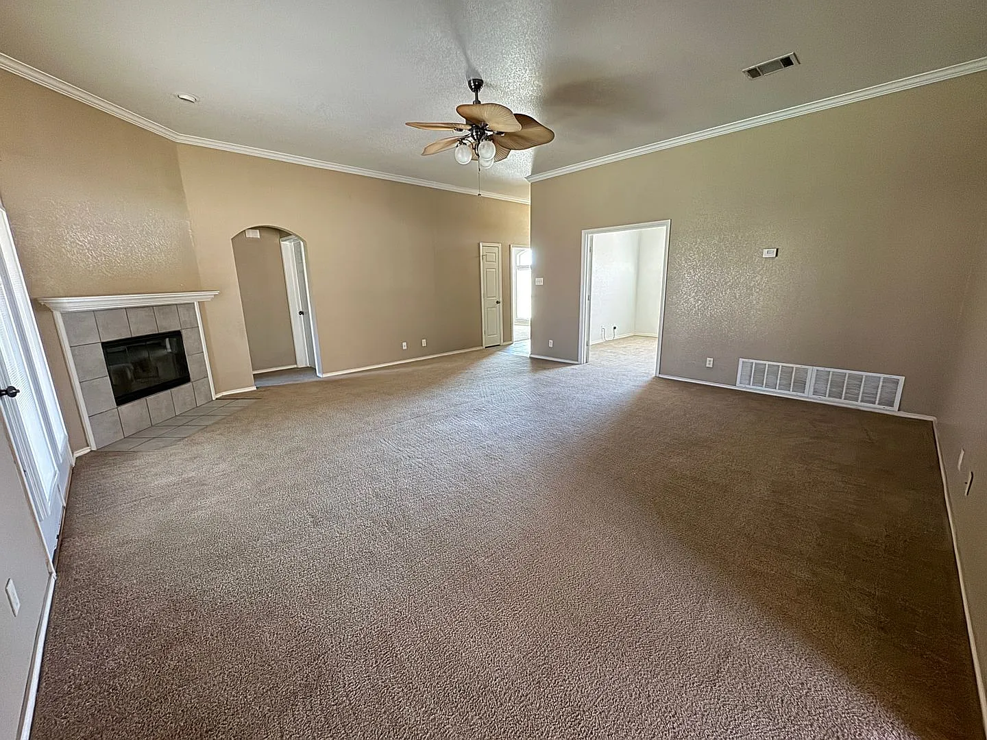 4-Bedroom House for Rent in Killeen — Photo 2