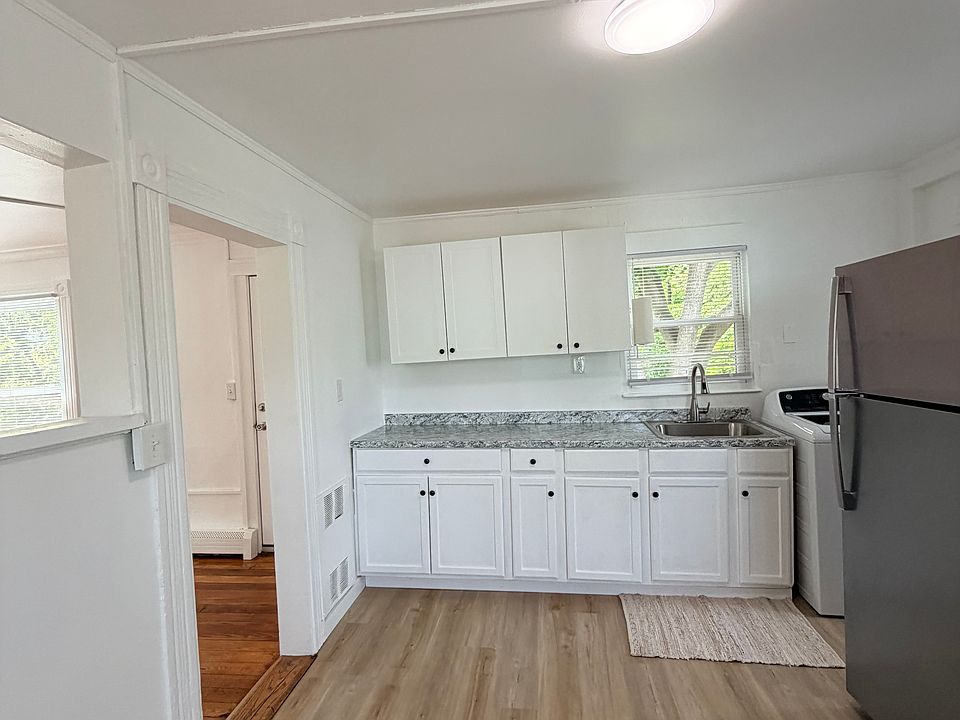 1st image of 35 Maud St #2