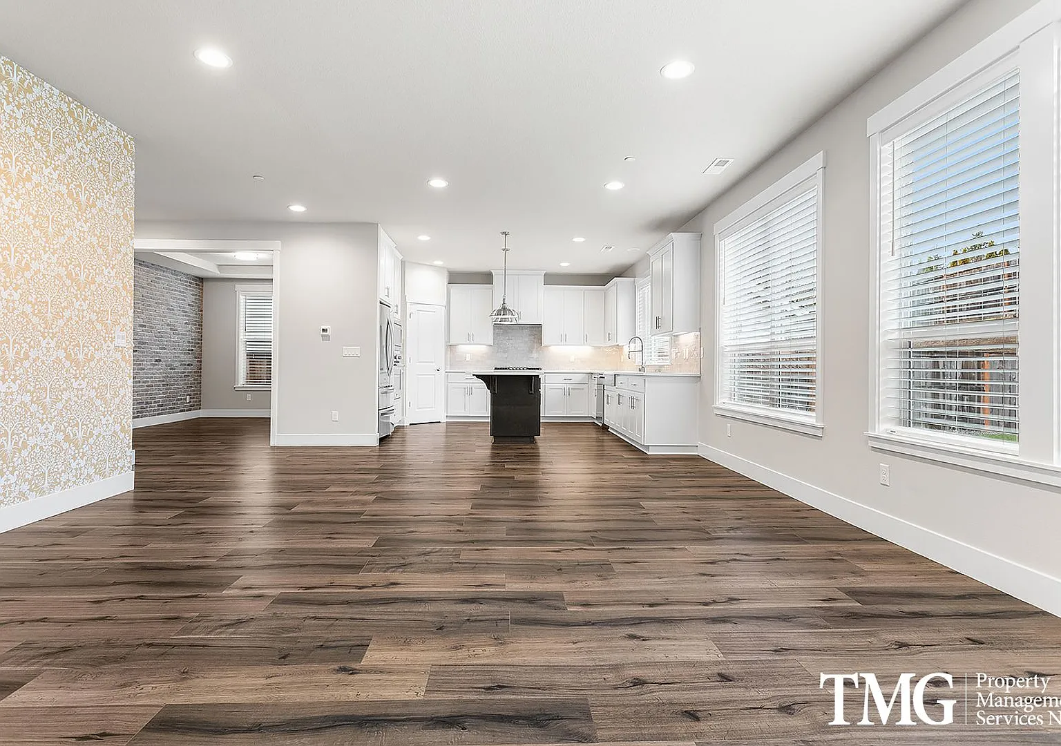 Beautiful 4-Bedroom Home in Camas with Modern Living — Photo 4