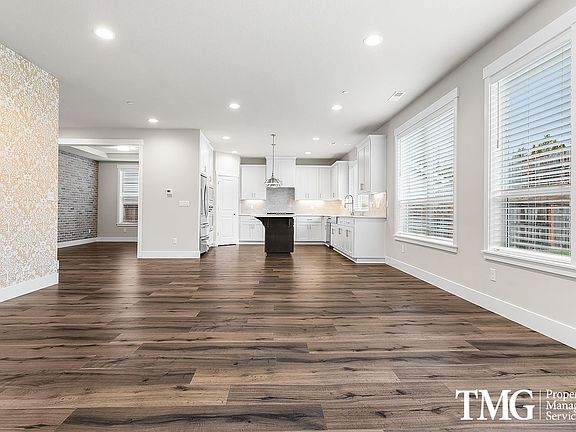 4th image of 1607 NE 37th Ave