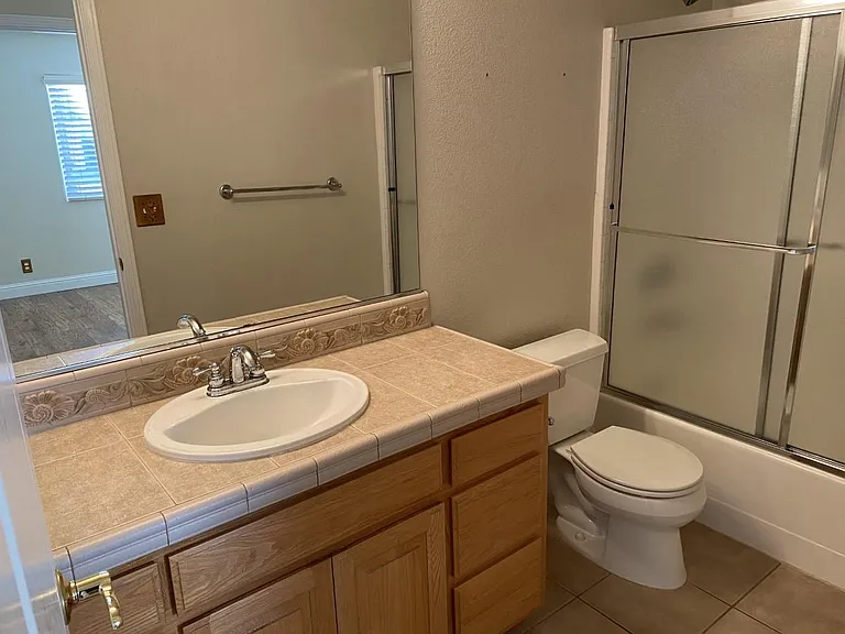 490 Briarwood Dr — Photo 14