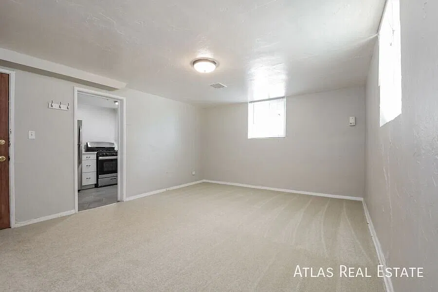 Save $1295! Rent Includes Includes Gas, Water, Sewer, Wifi, And Trash. Waived Application Fees Wi... — Photo 2