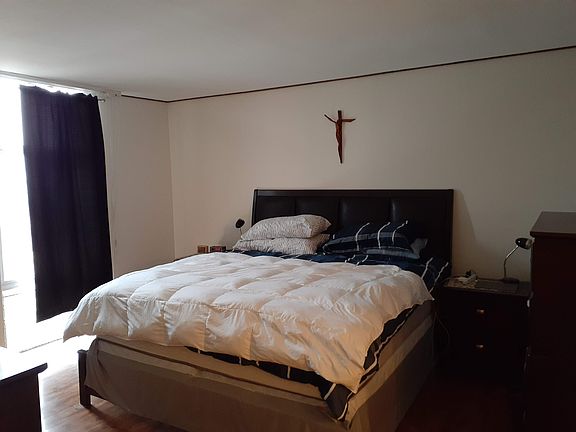 2nd image of 1800 N Stanton St APT 1001