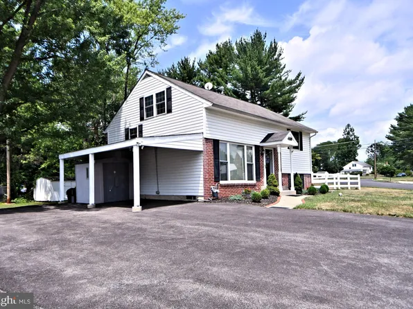 1201 Wayfield Dr, Norristown, PA 19403