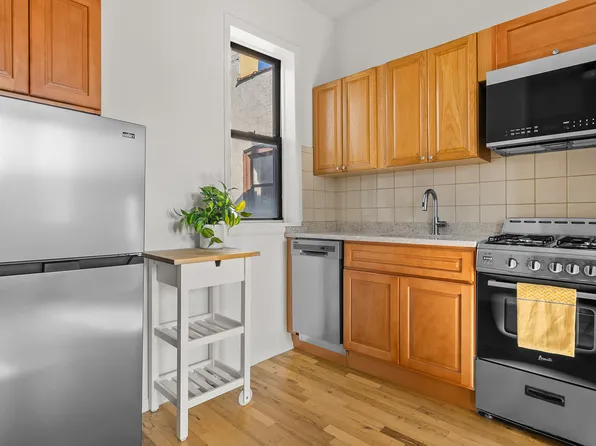 662 4th Avenue image 1 of 5