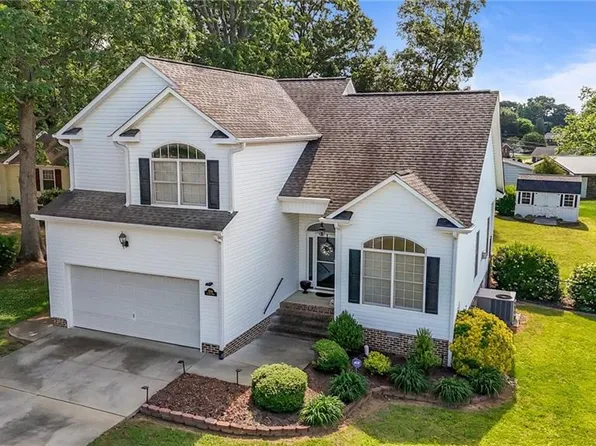 2240 Delaney Dr, Burlington, NC 27215