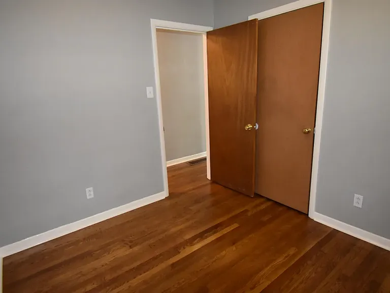 433 Anniston Dr — Photo 8