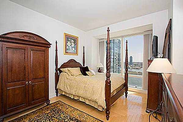 Sold by Trump International Realty | media 47