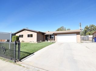 584 W Van Koevering St, Rialto, CA 92376