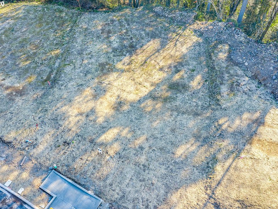2nd image of 536 NE Province Dr