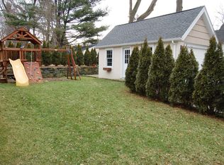 16 Stuart Dr, Old Greenwich, CT 06870