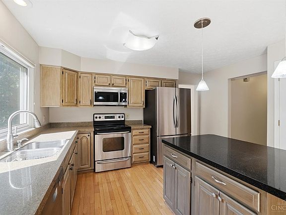 3rd image of 8730 Apple Blossom Ln