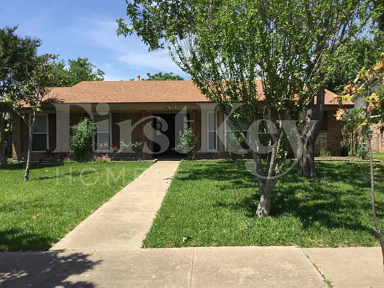 1309 Monterrey Dr — Photo 1